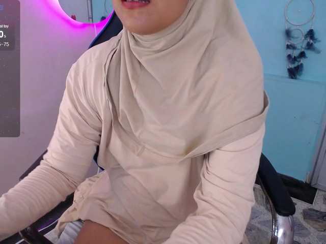 Live sex webcam photo for AishaAmin #277875800