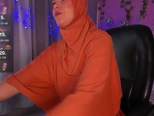 Live sex webcam photo for AishaAmin #277971580