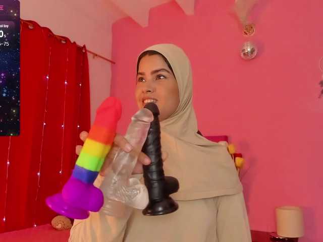 Live sex webcam photo for AishaAmin #278208904