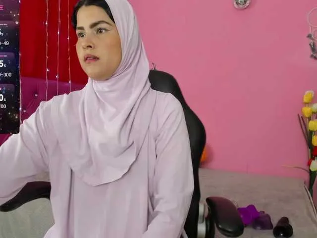 Live sex webcam photo for AishaAmin #287763277