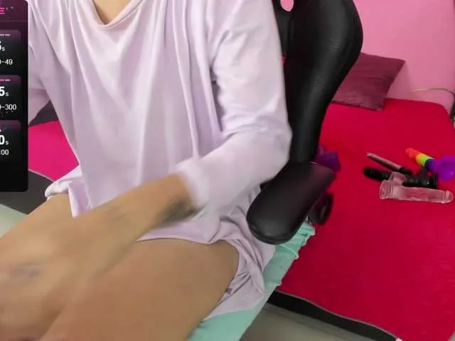 Live sex webcam photo for AishaAmin #288994416