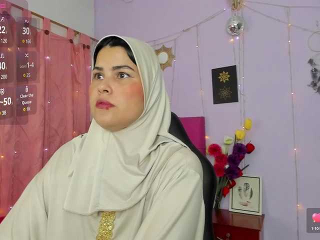 Live sex webcam photo for AishaAmin #290328785