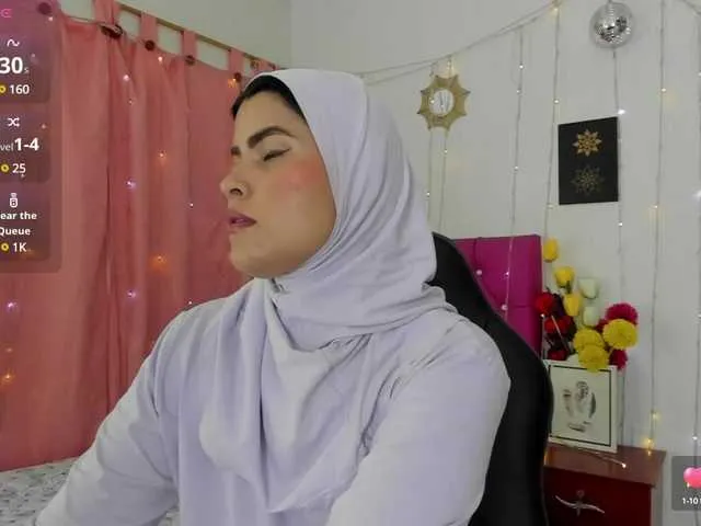 Live sex webcam photo for AishaAmin #290393131