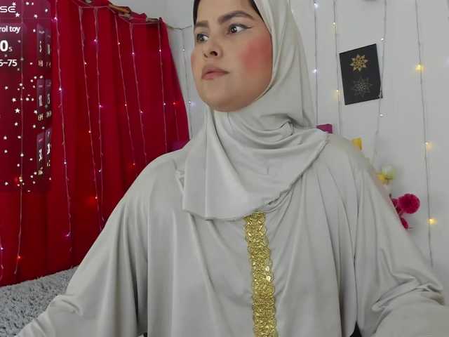 Live sex webcam photo for AishaAmin #290702469