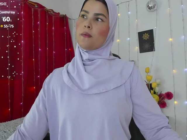 Live sex webcam photo for AishaAmin #290799079