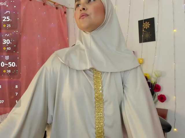 Live sex webcam photo for AishaAmin #291975297