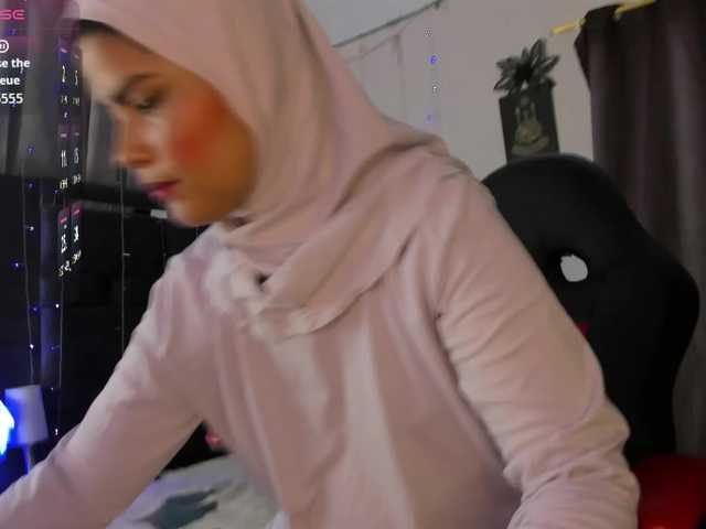 Live sex webcam photo for AishaAmin #292200350