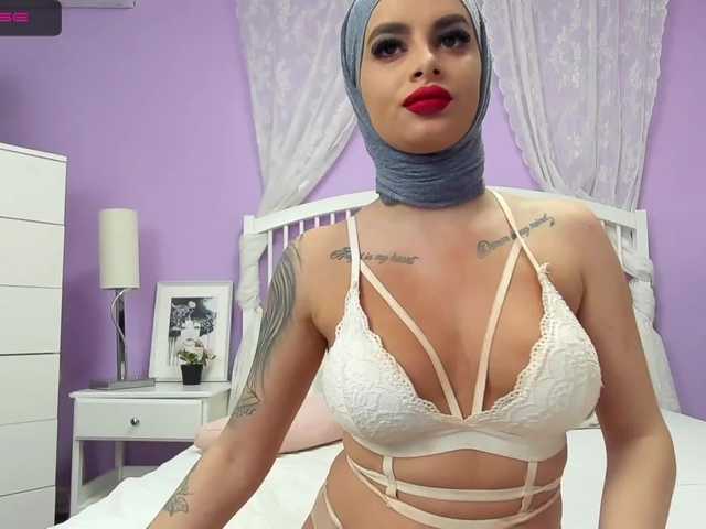 Live sex webcam photo for AishaHashim #272323016