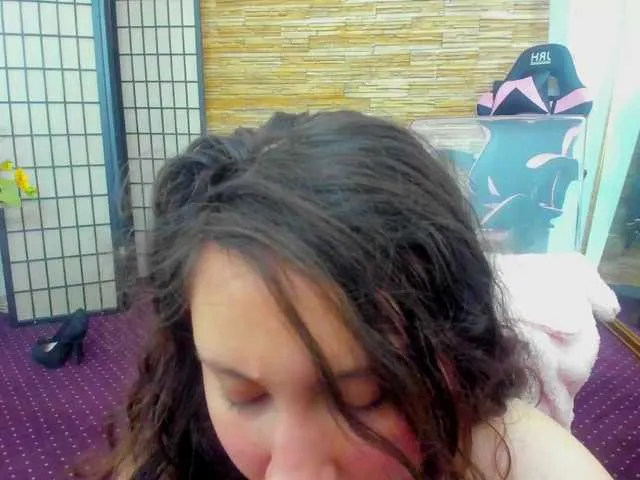 Live sex webcam photo for AishaRouhi #292542525