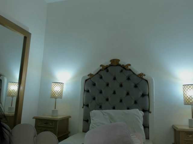 Live sex webcam photo for Aixa-Reyes #277654347