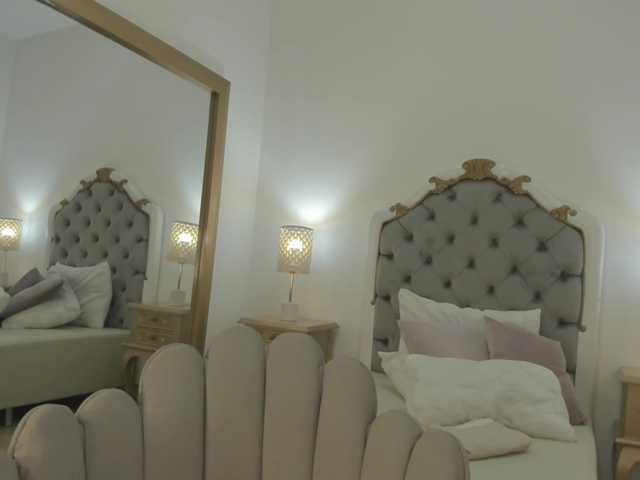 Live sex webcam photo for Aixa-Reyes #277846887