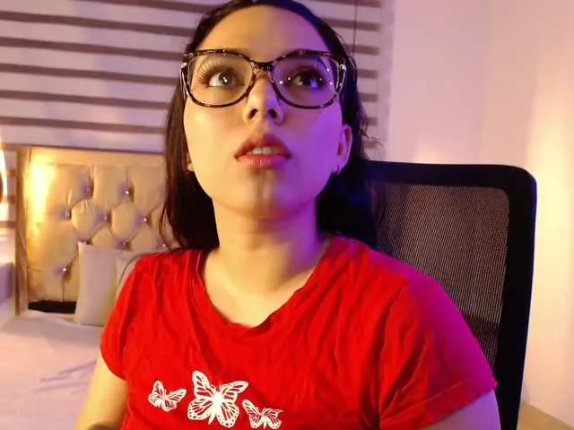 Live sex webcam photo for Aiyana-diaz #275782671