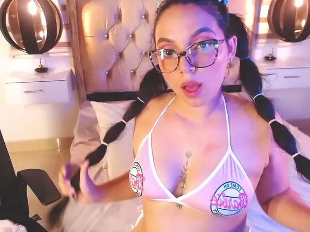 Live sex webcam photo for Aiyana-diaz #275810308