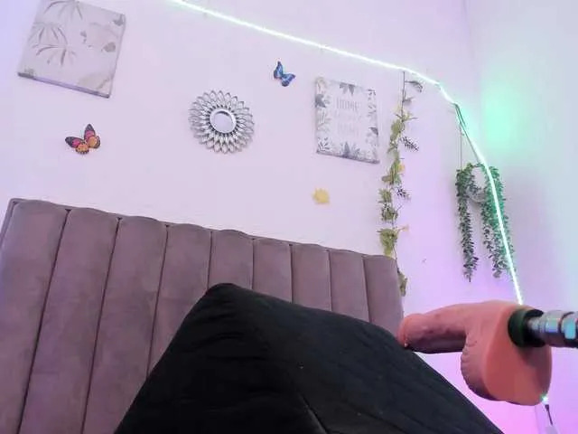 Live sex webcam photo for AkiraStone #292229377