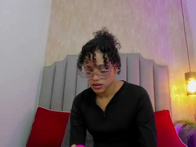 Live sex webcam photo for Alahia-Baiter #290481766