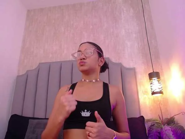 Live sex webcam photo for Alahia-Baiter #290543217