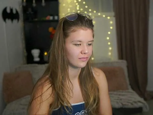 Live sex webcam photo for AlainaFox #277266491