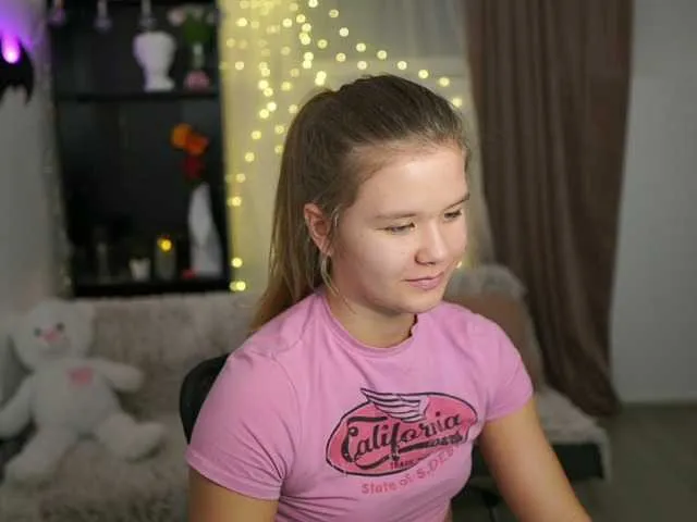 Live sex webcam photo for AlainaFox #277394452