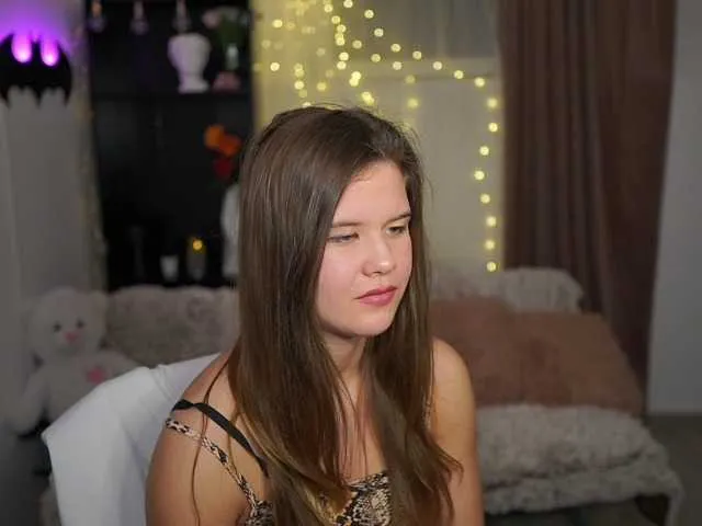 Live sex webcam photo for AlainaFox #277571993