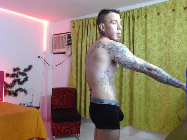 Live sex webcam photo for AlanFis #277061927