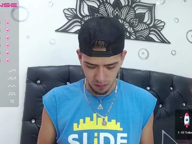 Live sex webcam photo for AlanMakensy #273156285