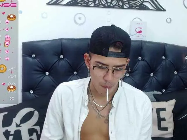 Live sex webcam photo for AlanMakensy #273330203