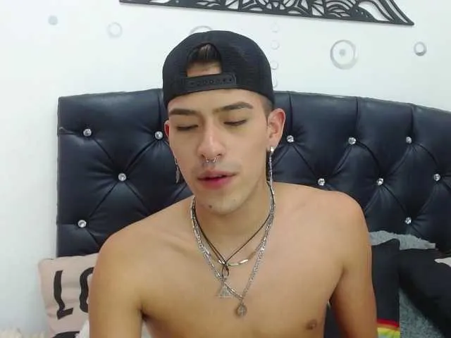 Live sex webcam photo for AlanMakensy #273476159