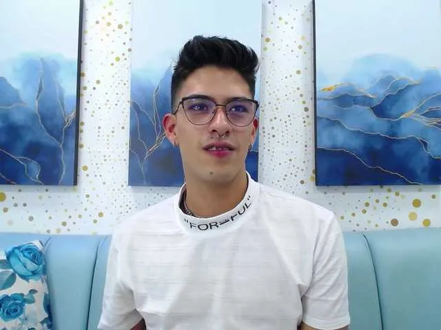 Live sex webcam photo for AlanMakensy #277213453