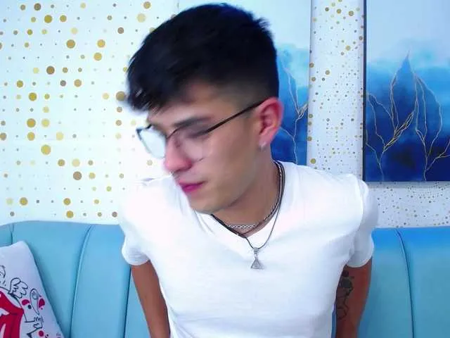 Live sex webcam photo for AlanMakensy #277362623