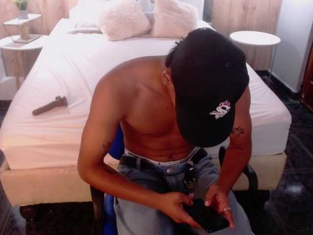 Live sex webcam photo for AlanMakris #276426471