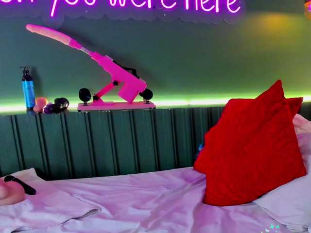 Live sex webcam photo for Alana-Monroe #275568961