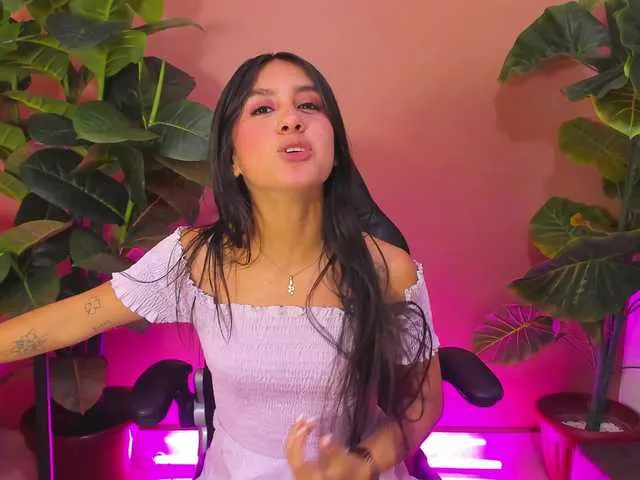 Live sex webcam photo for AlanaJones1 #278219094