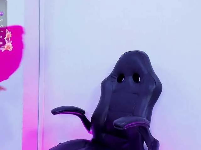 Live sex webcam photo for AlanaJones1 #289557040