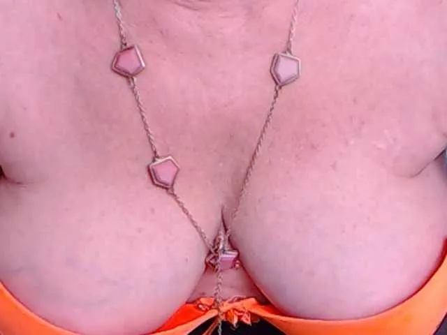 Live sex webcam photo for AlanaRichards #272640939