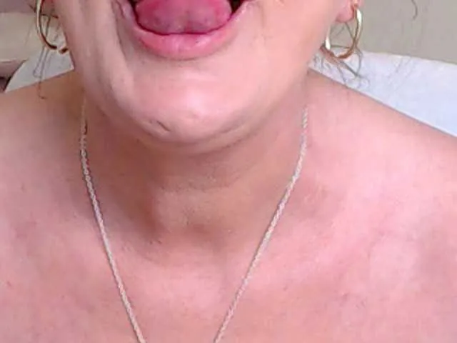 Live sex webcam photo for AlanaRichards #272852198