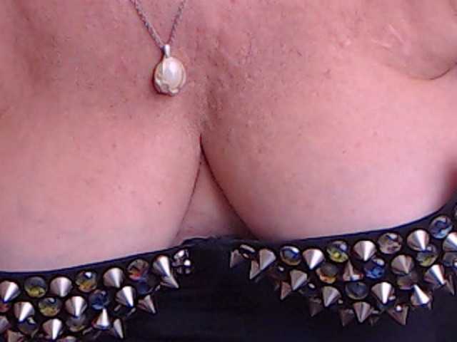 Live sex webcam photo for AlanaRichards #274412184
