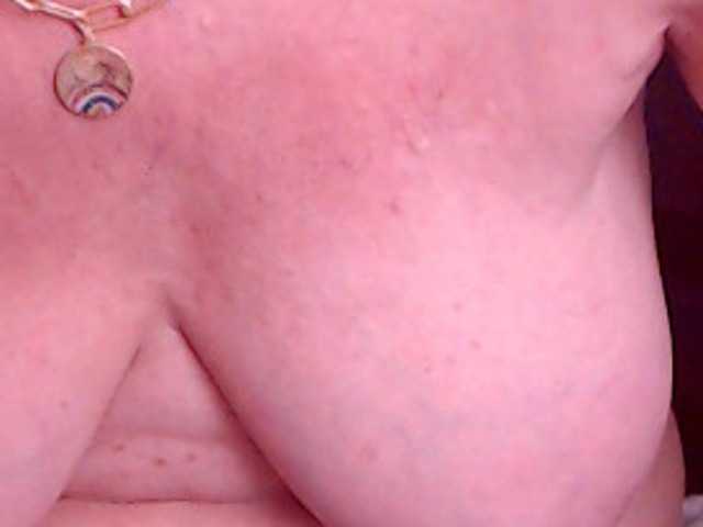 Live sex webcam photo for AlanaRichards #275556372