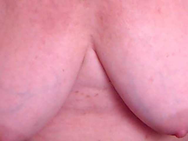 Live sex webcam photo for AlanaRichards #275570668