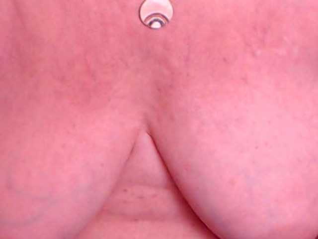 Live sex webcam photo for AlanaRichards #275607187