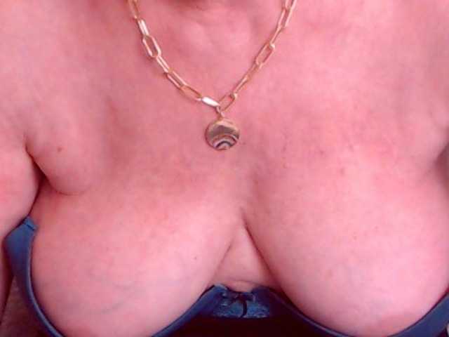 Live sex webcam photo for AlanaRichards #275618708