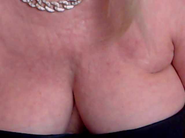 Live sex webcam photo for AlanaRichards #277460400