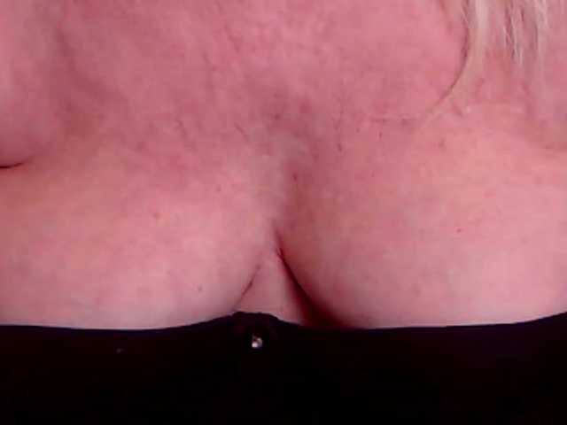 Live sex webcam photo for AlanaRichards #277601489