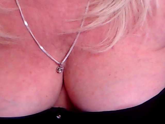 Live sex webcam photo for AlanaRichards #277645569