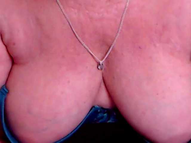 Live sex webcam photo for AlanaRichards #277722953