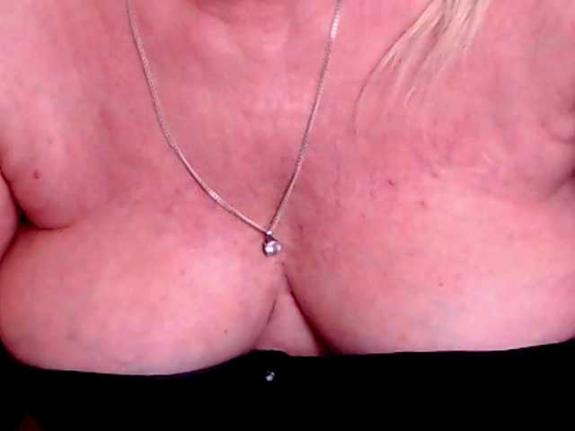 Live sex webcam photo for AlanaRichards #277906336