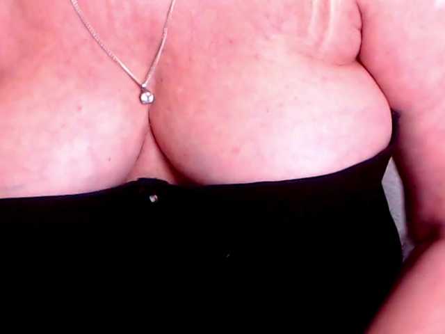 Live sex webcam photo for AlanaRichards #277932811