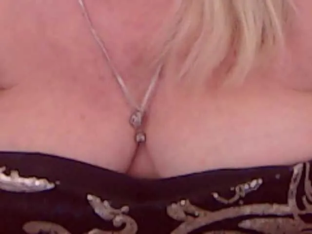 Live sex webcam photo for AlanaRichards #290947402