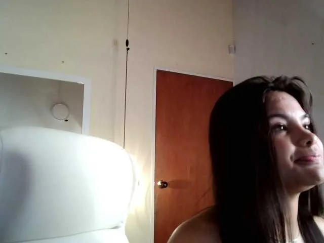 Live sex webcam photo for AlanaRodri #274359424