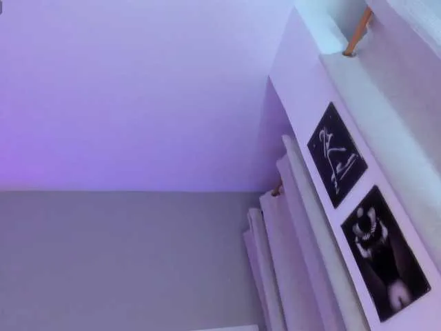 Live sex webcam photo for AlanaRouse1 #290673226