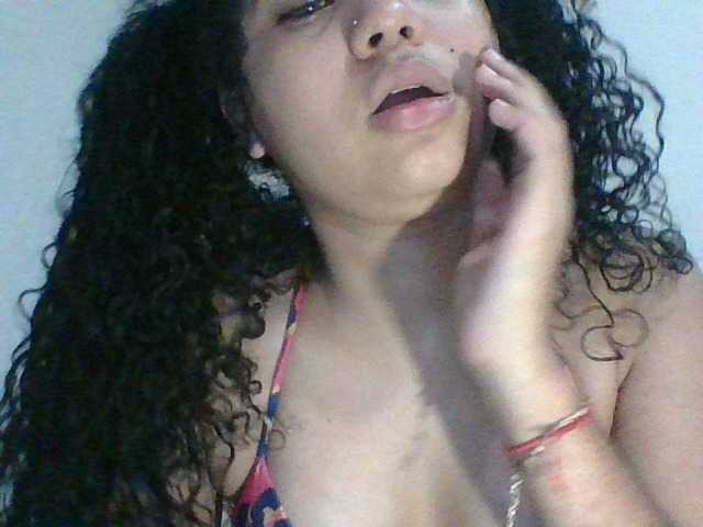 Live sex webcam photo for Alanis21 #273881755